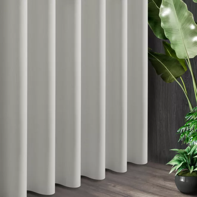 Tkanina zasłonowa zdobiona drobnym strukturalnym wzorem