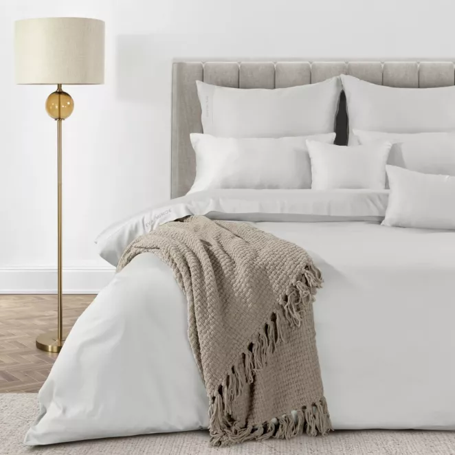 Pościel 160x200 cm z bawełny, makosatyny kolor biały z ozdobną kantą i haftem kolekcja MINGE ELEGANTE