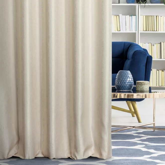 Zasłona szyta na taśmie 5 cm kremowa z tkaniny melanżowej przetykanej błyszczącą nicią