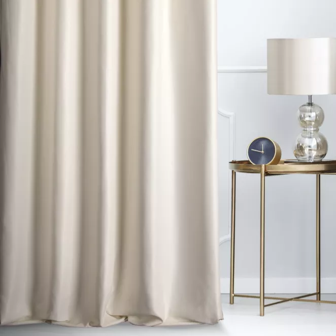 Zasłona szyta na taśmie 5 cm LUXOR kremowa z eleganckiej lśniącej tkaniny o drobnym splocie