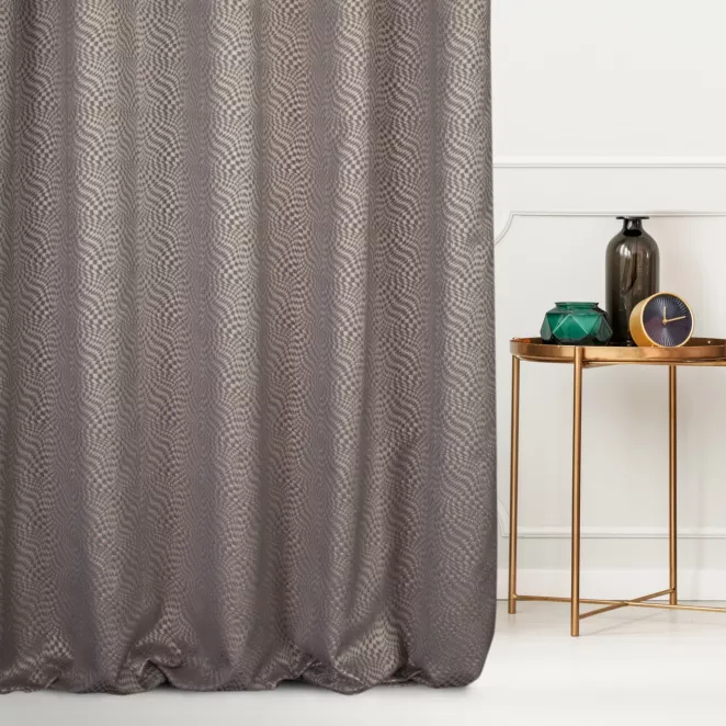 Zasłona szyta na taśmie 5 cm srebrno złocista z miękkiej tkaniny z delikatnym połyskiem i geometrycznym wzorem Pierre Cardin