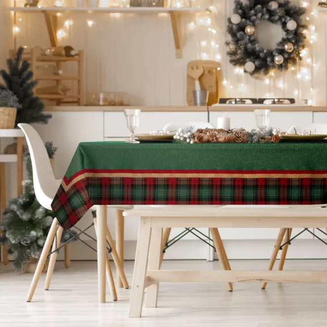 Bieżnik na stół zielono, czerwony 90x90 cm gobelinowy STAR z motywem złotych śnieżynek i ozdobnej kantą kraty