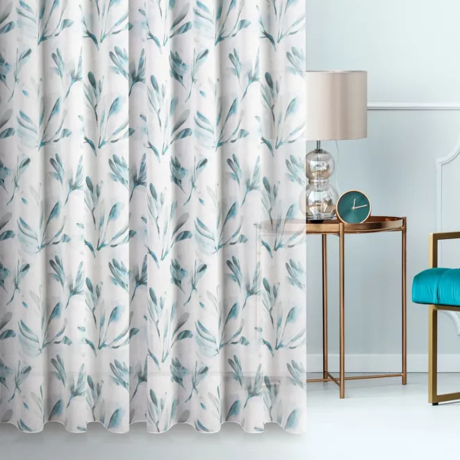 Zasłona szyta na taśmie 5 cm DARREN kremowo turkusowa z półprzezroczystej tkaniny o luźnym splocie drukowanej w roślinny wzór