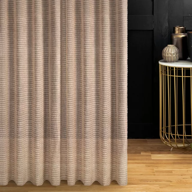 Zasłona szyta na taśmie 5 cm beżowa z tkaniny z aplikacją