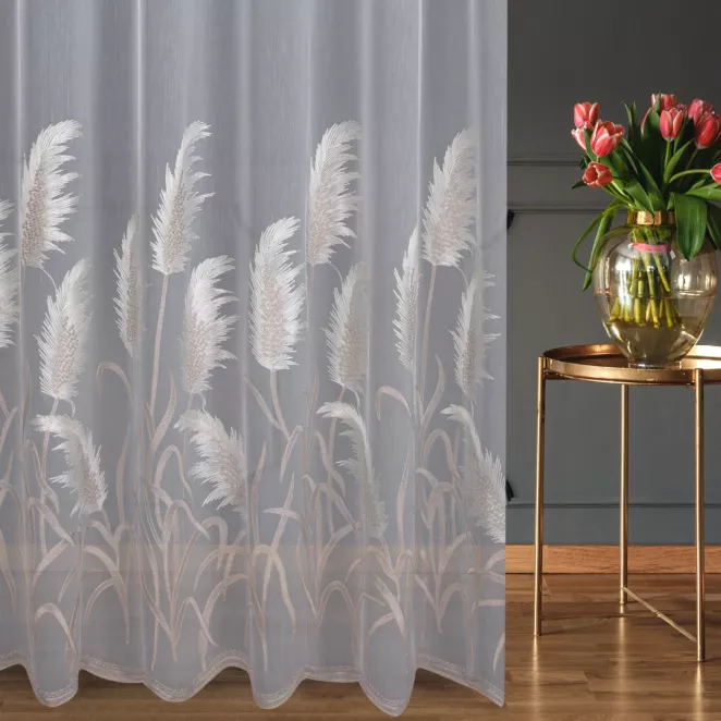 Firana szyta na taśmie 5 cm biało beżowa z tkaniny typu ADEN z efektem delikatnego deszczyku, zdobiona oryginalnym haftem Pierre Cardin