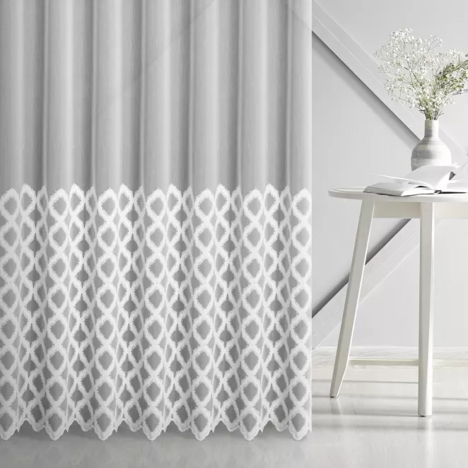 Firana szyta na taśmie 5 cm biała z matowej tkaniny ADEN zdobionej geometrycznym haftem