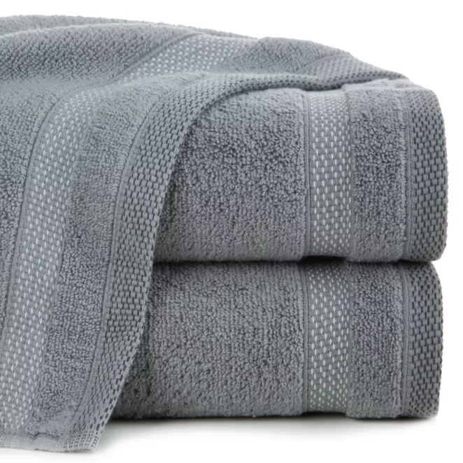 Ręcznik kąpielowy 70x140 cm bawełniany kolor stalowy zero twist z bordiurą w paski 400 g/m2 RIKI