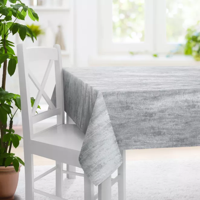 Obrus szyty MATTEO srebrny z grubotkanej nowoczesnej tkaniny z błyszczącym nadrukiem