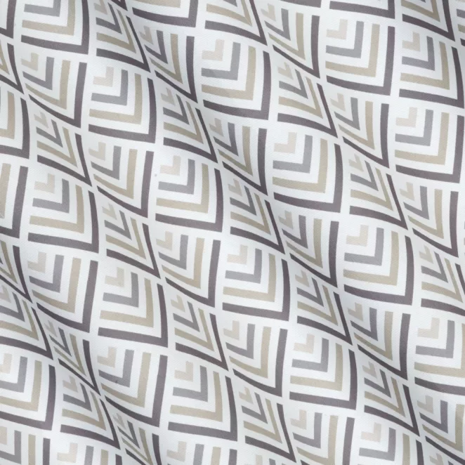 P253/1 Zasłona szyta na taśmie 5 cm kremowo grafitowa z tkaniny o naturalnym splocie z nadrukowanym geometrycznym wzorem