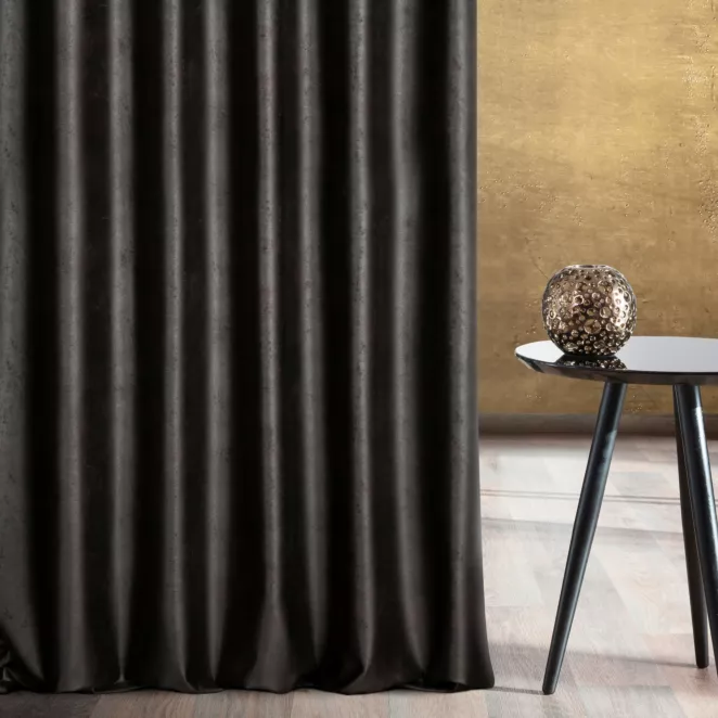 Tkanina zasłonowa o wyglądzie eko skóry, o miękkim zamszowym chwycie z kolekcji Eva Minge