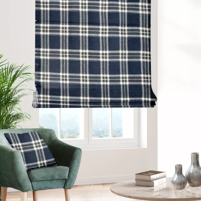 Roleta rzymska granatowo naturalna z grubej, szenilowej tkaniny w elegancką kratę