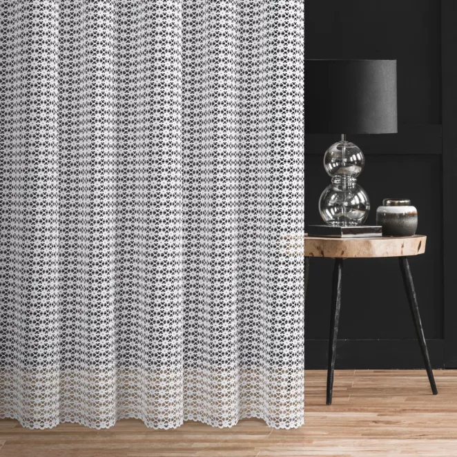 Firana szyta na taśmie 5 cm KLEOPATRA biała z luźno tkanej tkaniny koronkowej