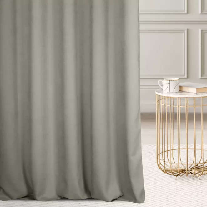 Zasłona szyta na taśmie 5 cm srebrna z miękkiej tkaniny o welurowej strukturze