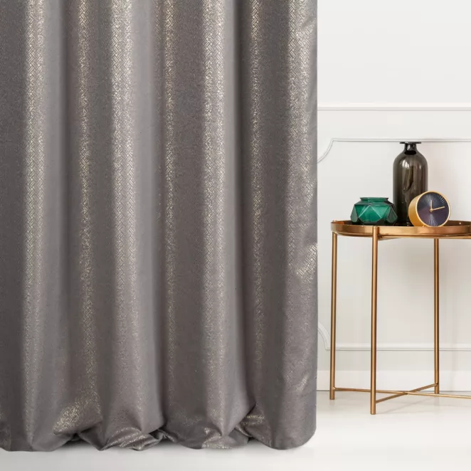 Zasłona szyta na taśmie 5 cm srebrno złocista z połyskującej tkaniny z geometrycznym, drobnym wzorem Pierre Cardin