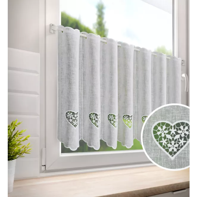 Tkanina firanowa zazdrostka z etaminy zdobiona haftowanymi ażurowymi sercami