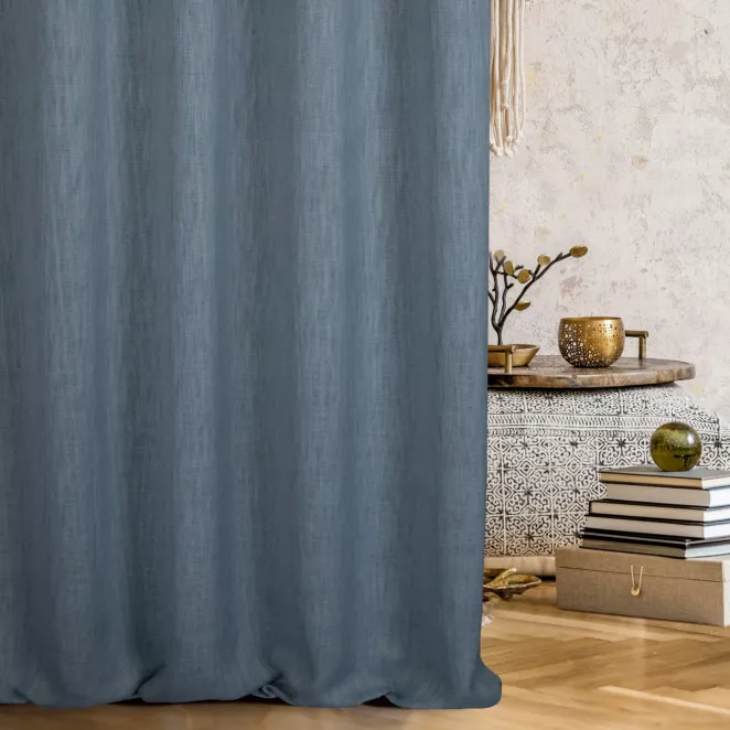 Zasłona szyta na taśmie 5 cm niebieska o naturalnym, luźnym splocie w stylu eko