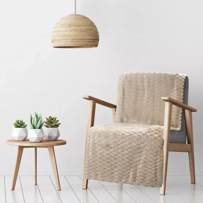 Narzuta na fotel-koc 70x160 cm beżowa miękka i miła w dotyku z wytłaczanym wzorem jodełki CINDY 5 Design 91