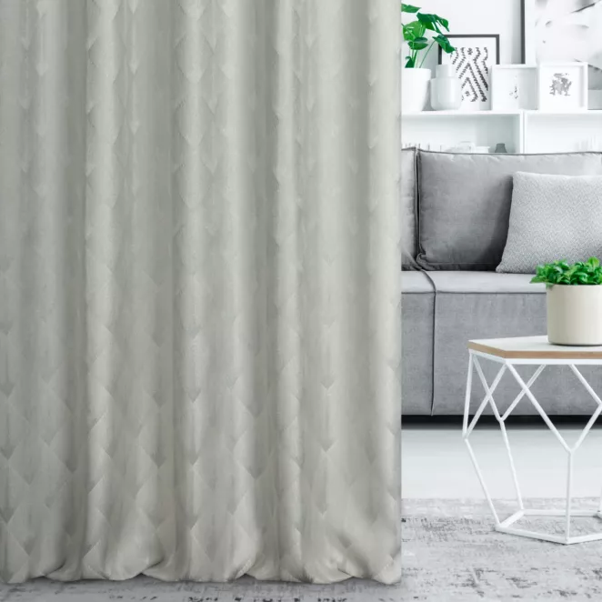 Zasłona szyta na taśmie 5 cm kremowo srebrna z tkaniny w elegancki geometryczny wzór z błyszczącą nicią