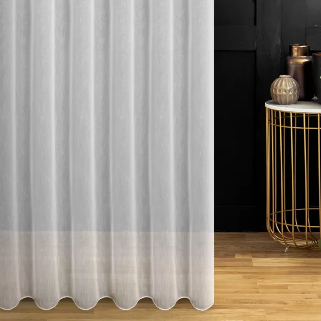 Firana szyta na taśmie 5 cm biała z tkaniny z efektem deszyku oraz dodatkiem połyskującej nici, wykończona obciążnikiem