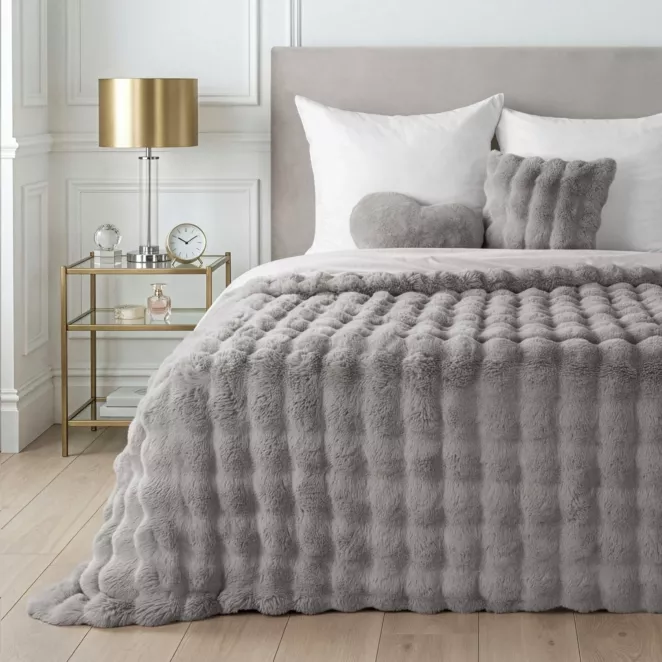 Koc 220x200 cm srebrny z miękkiej tkaniny futerkowej z efektem 3D LILY