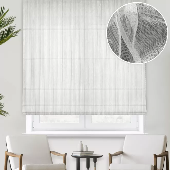 Roleta rzymska naturalna z delikatnego materialu z efektem deszczyku, wykończona obciąznikiem