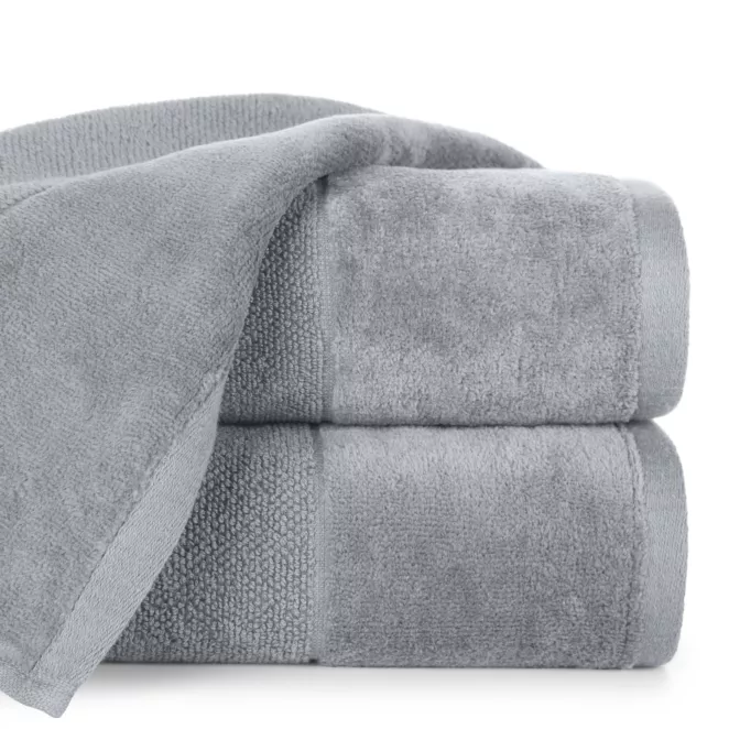 Ręcznik kąpielowy 50x90 cm bawełniany kolor srebrny zdobiony welwetową bordiurą  500 g/m2 FERO