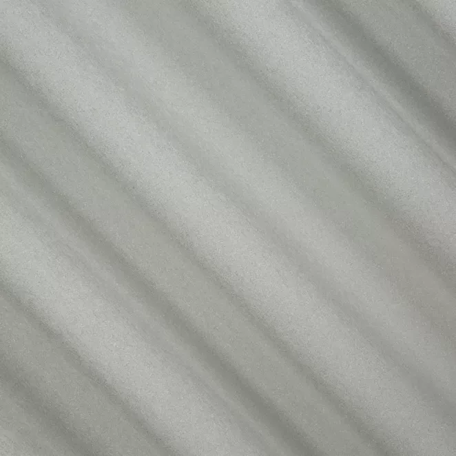 M228/1 Zasłona szyta na taśmie 5 cm srebrna z eleganckiej błyszczącej tkaniny