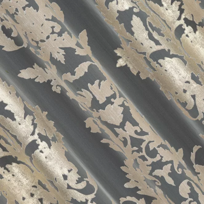 E28/6 Firana szyta na taśmie 5 cm naturalno beżowa z przezroczystej organtyny ozdobionej dużym, połyskliwym wzorem ornamentowym, wykończona obciążnikiem Italissima Eva Min