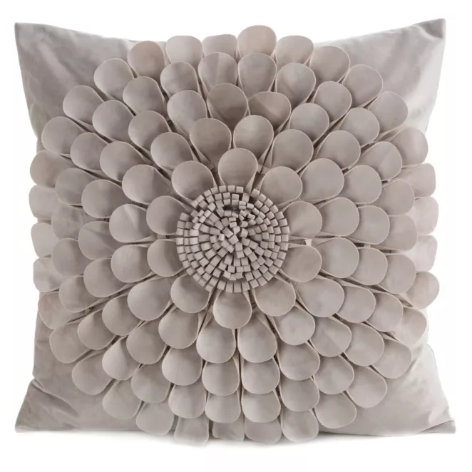 Poszewka na poduszkę 45 x 45 cm z welwetu kolor beżowy zdobiona trójwymiarowym motywem kwiatu FLORES 2