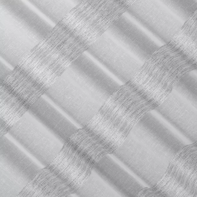 E10/4 Firana szyta na taśmie 5 cm naturalno jasnoszara z etaminy zdobionej poziomymi pasami, wykończona obciążnikiem Italissima Eva Minge