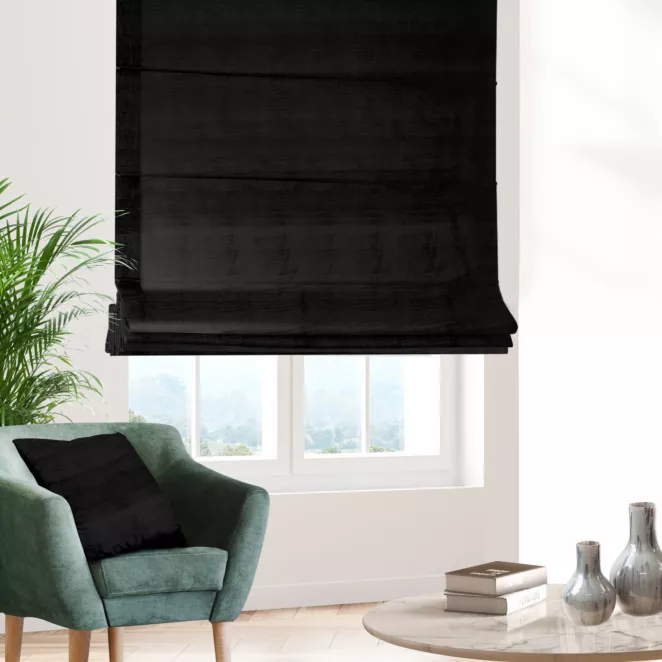 Roleta rzymska czarna z tkaniny welwetowej zaciemniającej w 100%