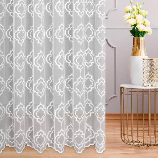 Firana szyta na taśmie fala LAVISH biało srebrna z delikatnej tkaniny haftowanej grubą kordonkową nicią