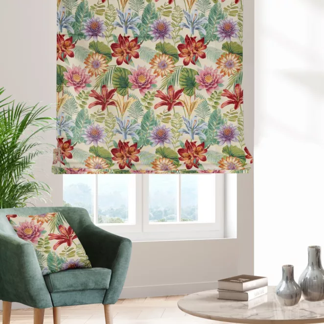 Roleta rzymska beżowo czerwona z tkaniny gobelinowej w kwiatowy wzór, zawiera 20% bawełny