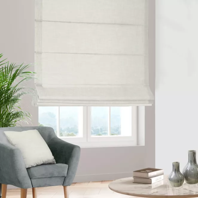 Roleta rzymska naturalno beżowa z tkaniny o naturalnym splocie, w stylu ekologicznym