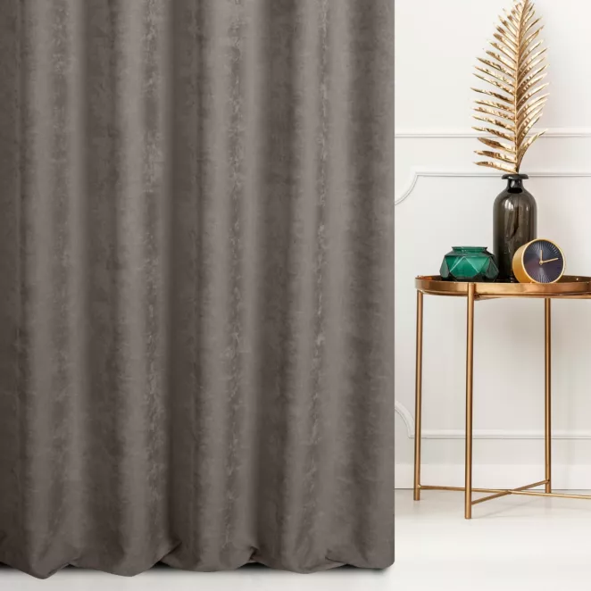 Zasłona szyta na taśmie 5 cm jasnobrązowa z miękkiej tkaniny szenilowej typu dimout o naturalnym splocie