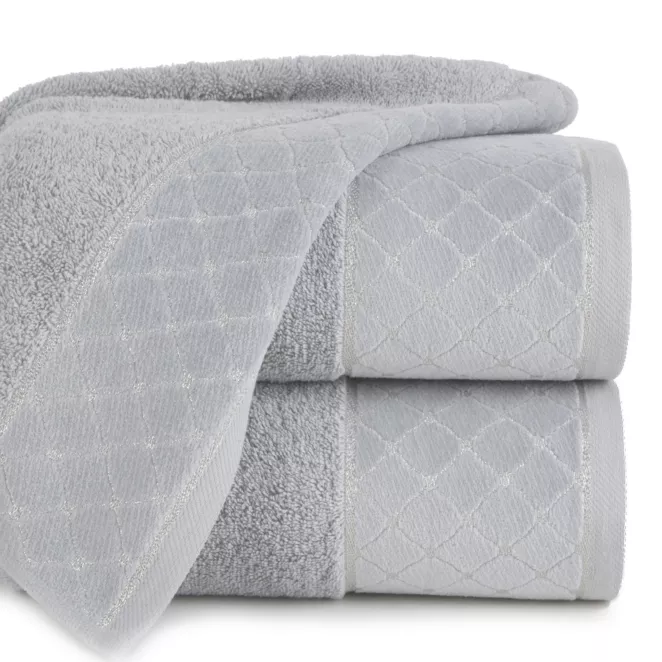 Ręcznik kąpielowy 50x90 cm bawełniany kolor srebrny z miękką szenilową bordiurą 520 g/m2 MARTHA