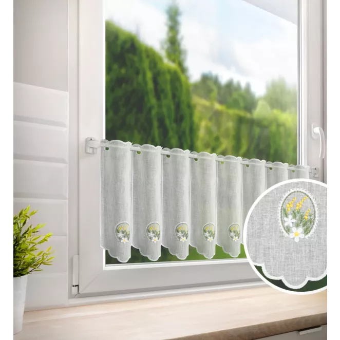 Tkanina firanowa zazdrostka z etaminy zdobiona haftem wiosennym