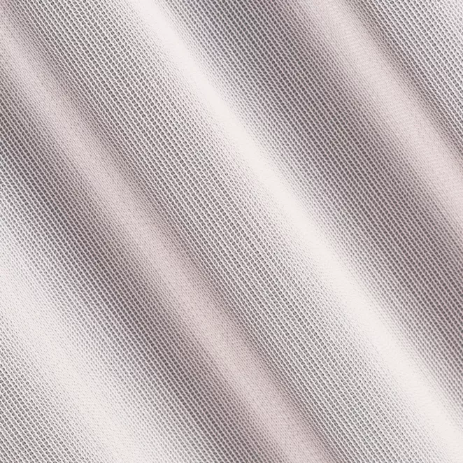 P235/6 Firana szyta na taśmie 5 cm pudrowo różowa o strukturze drobnej siatki, nie wymagająca prasowania