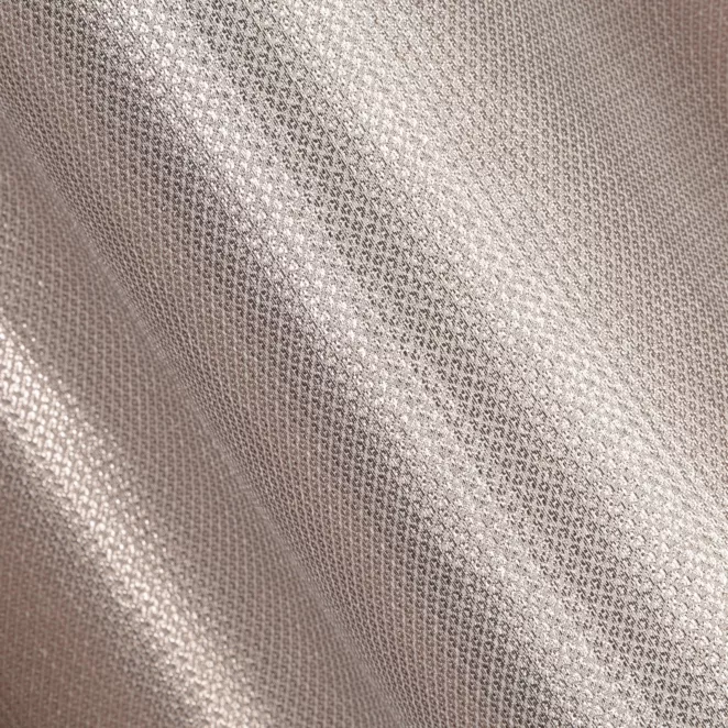 M114/1 Zasłona szyta na taśmie 5 cm STEPHANIE popielata z eleganckiej błyszczącej tkaniny z drobnym geometrycznym wzorem Italissima Eva Minge