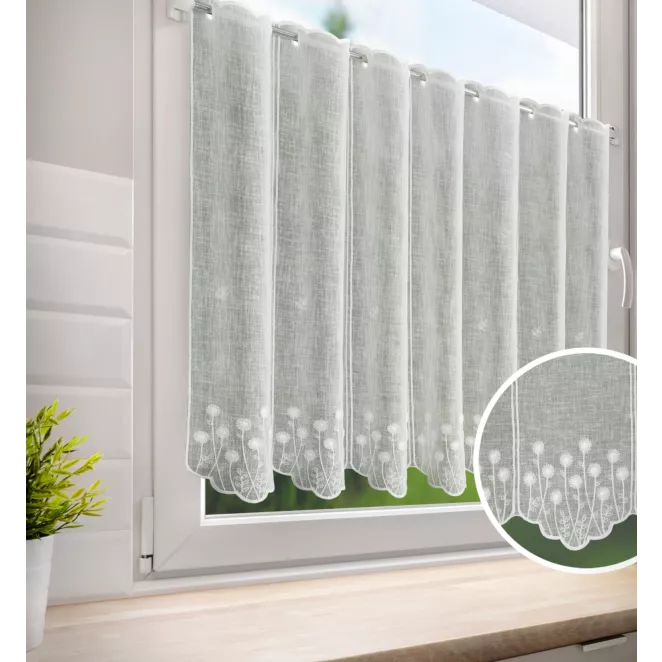 Tkanina firanowa zazdrostka z etaminy zdobiona haftem letnich kwiatów