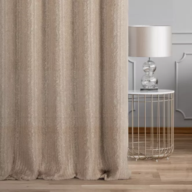 Zasłona szyta na taśmie 5 cm beżowa z tkaniny z aplikacją i haftem