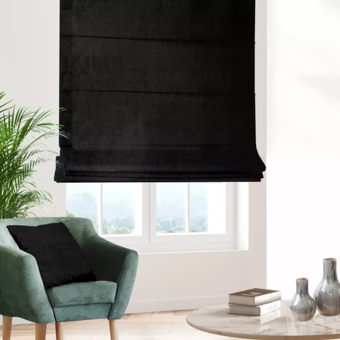 Roleta rzymska czarna z miękkiej półmatowej tkaniny welwetowej