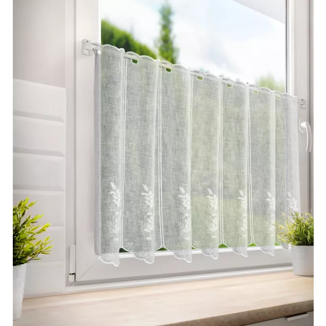 H246/1 Tkanina firanowa zazdrostka z etaminy zdobiona roślinnym haftem