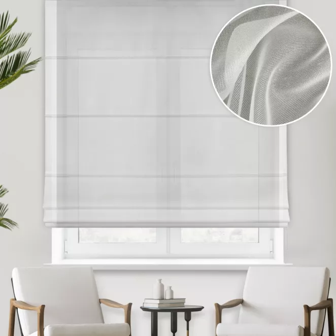 Roleta rzymska kremowa z delikatnej tkaniny z efektem deszczyku, wykończona obciążnikiem