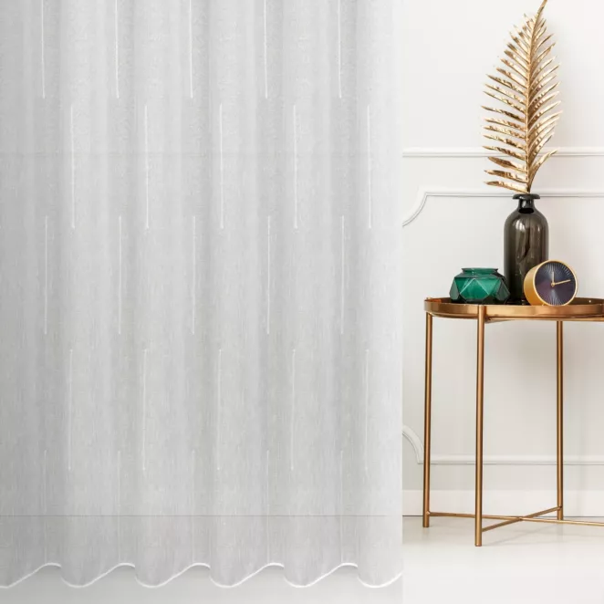 Firana szyta na taśmie 5 cm naturalna z matowej tkaniny o luźnym splocie z pionowymi paseczkami, wykończona obciążnikiem