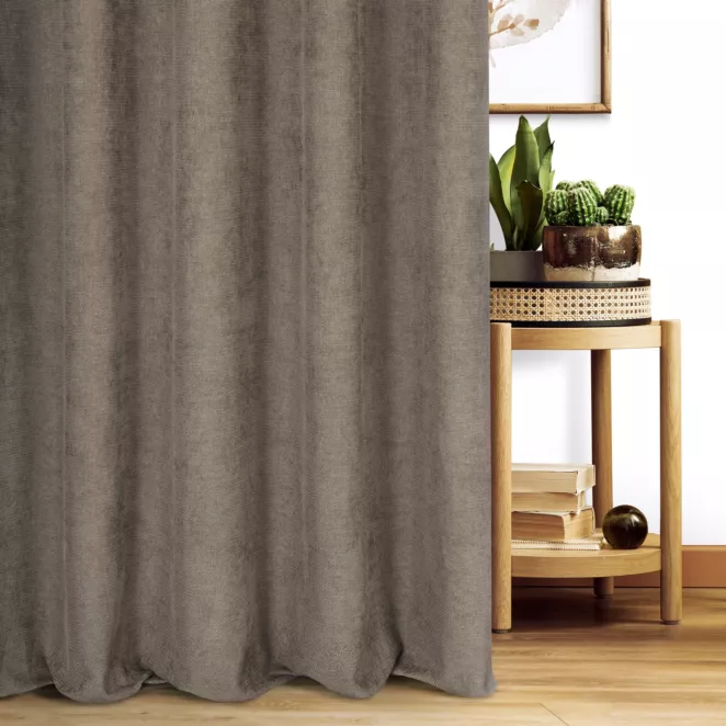 Zasłona szyta na taśmie 5 cm brązowa z miękkiej w dotyku tkaniny szenilowej