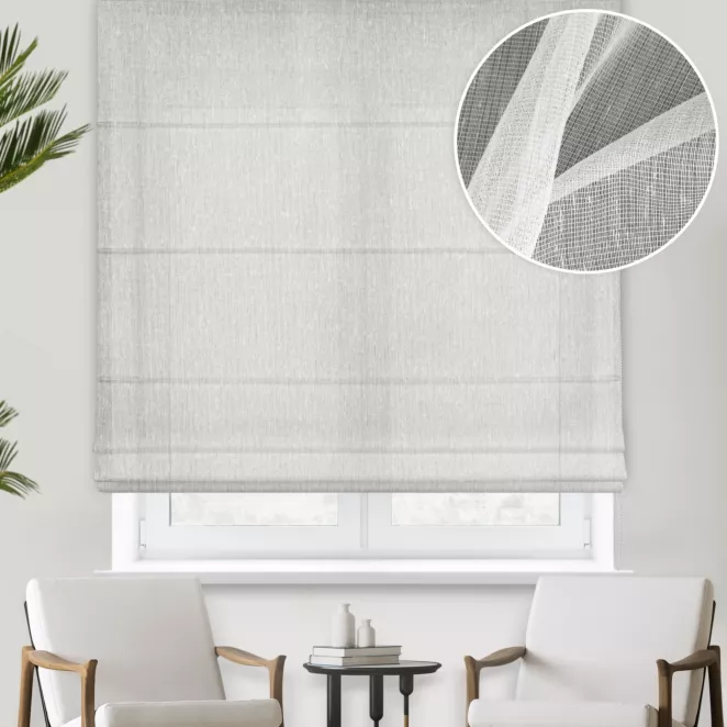 Roleta rzymska naturalna z delikatnej tkaniny, zdobiona błyszczącą nicią, wykończona obciążnikiem