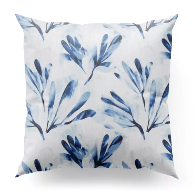 Poszewka szyta DARREN kremowo granatowa z półprzezroczystej tkaniny o luźnym splocie drukowanej w roślinny wzór