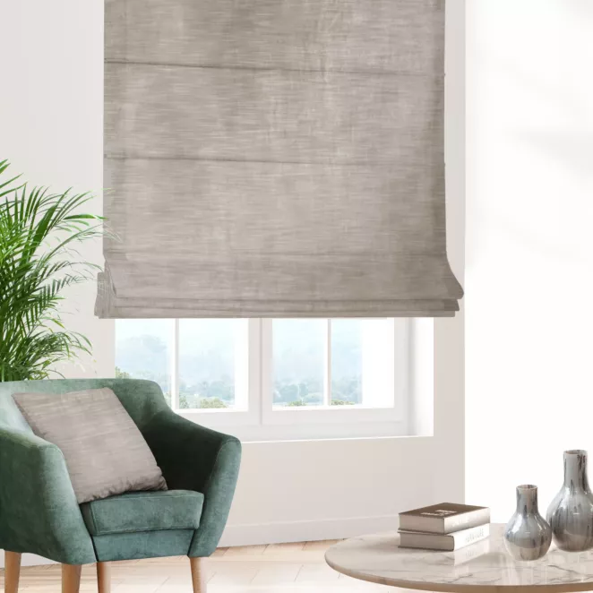 Roleta rzymska SAFARI 1 jasnobrązowa z miękkiej welwetowej tkaniny z połyskiem i poziomym prążkiem