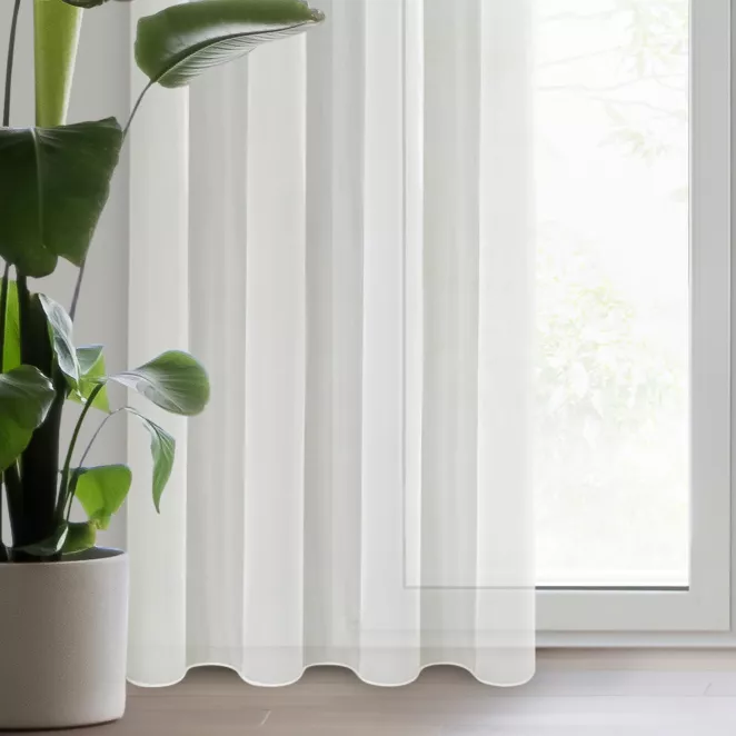 Firana kremowa z gładkiego mlecznego woalu wykończona szwem obciążającym VIOLET 500x245 cm taśma